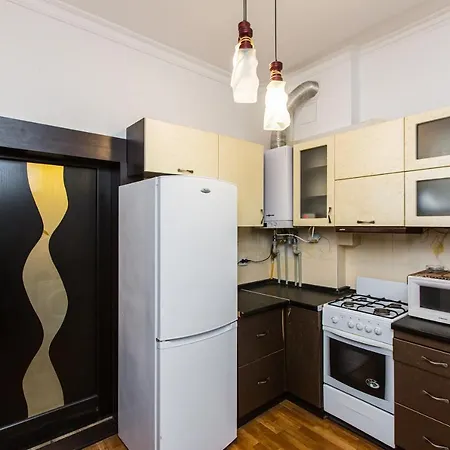 подобово біля площі ринок вулиця староєврейська 17 Lviv