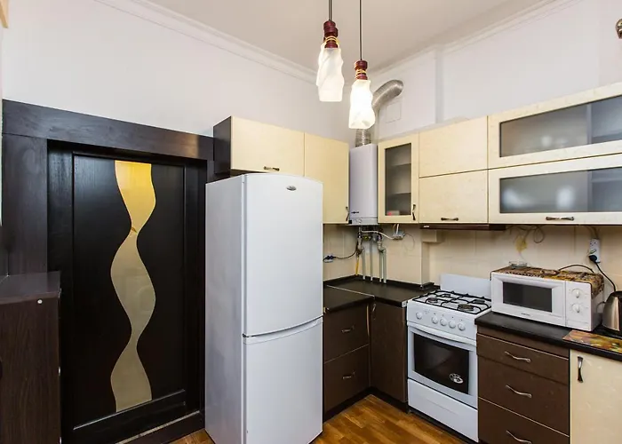 подобово біля площі ринок вулиця староєврейська 17 Lviv