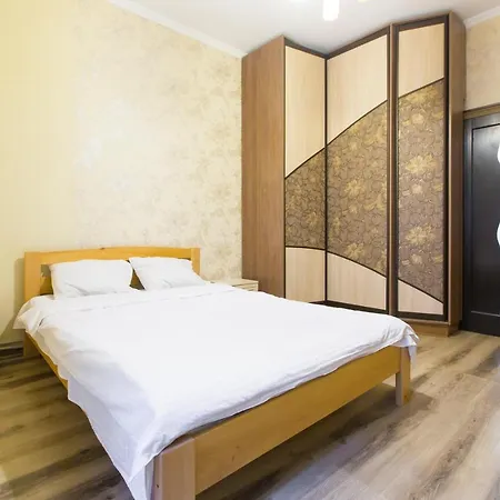 подобово біля площі ринок вулиця староєврейська 17 Apartament